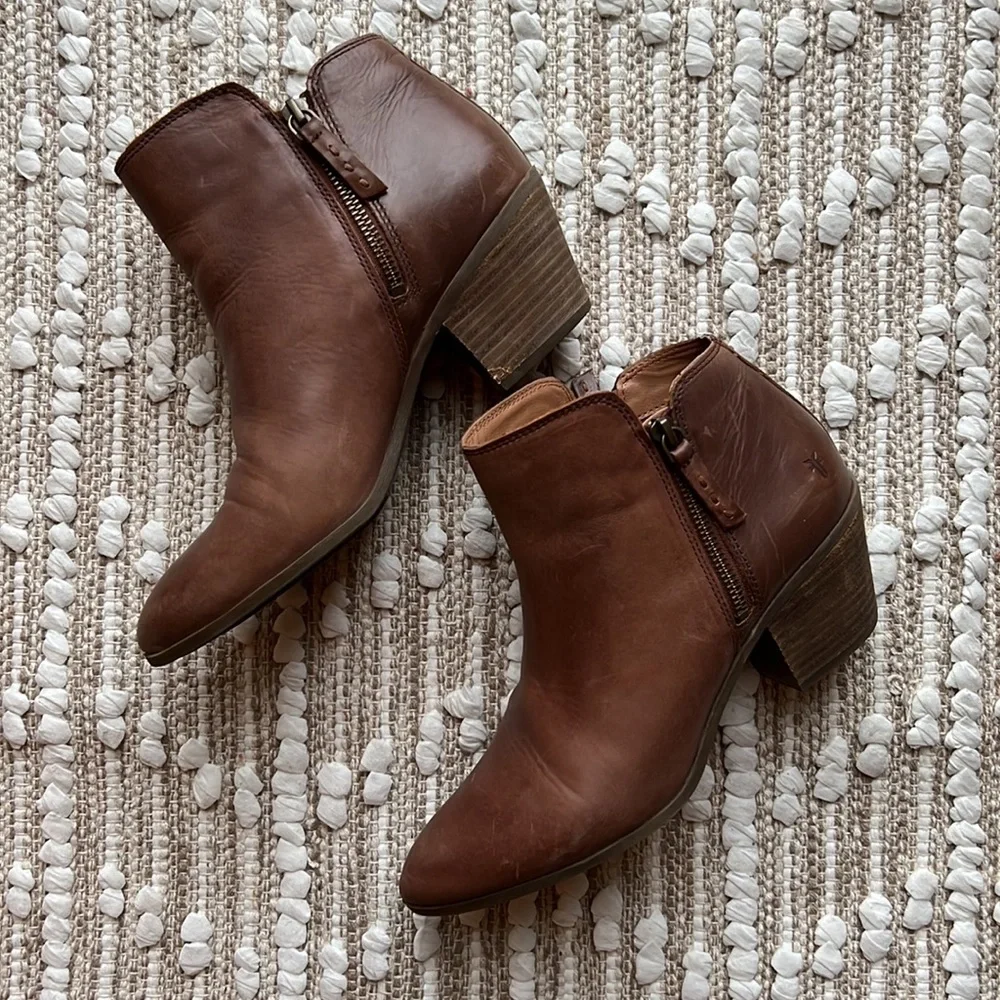 Frye boots. 👢 - Picture 2 of 12